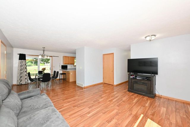 W201N16255 Ash DRIVE, Jackson, WI 53037