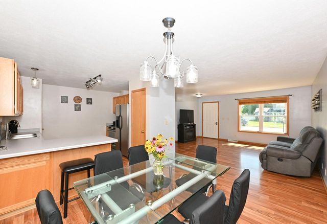 W201N16255 Ash DRIVE, Jackson, WI 53037