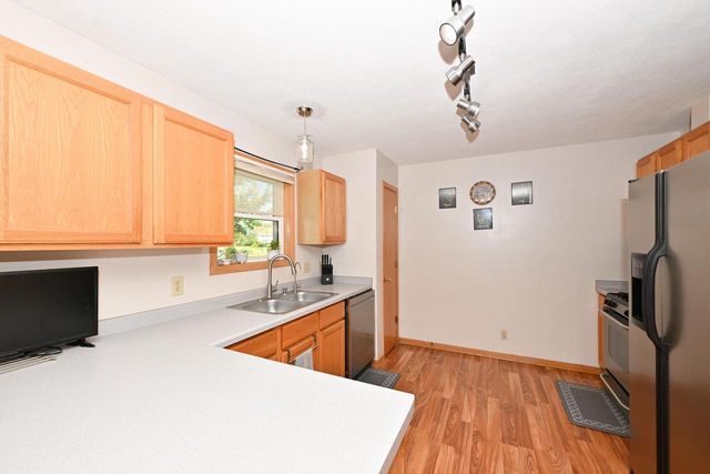 W201N16255 Ash DRIVE, Jackson, WI 53037