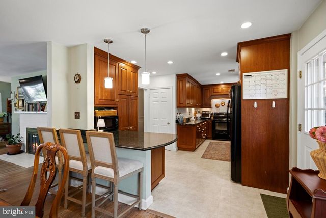 5201 BROOKEWAY DR, Bethesda, MD 20816