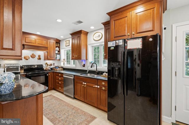 5201 BROOKEWAY DR, Bethesda, MD 20816