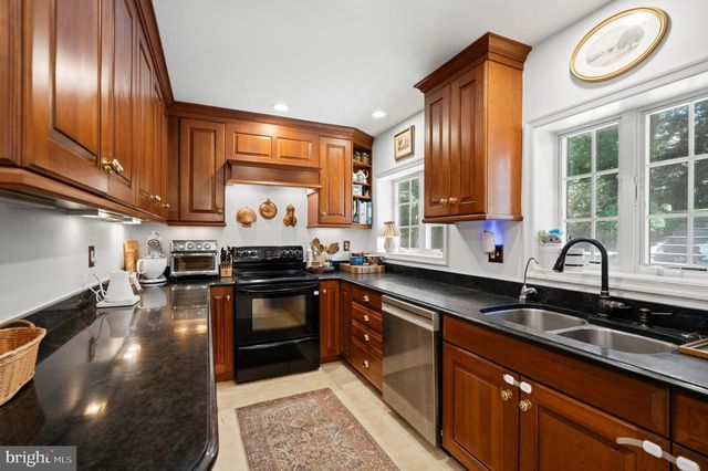 5201 BROOKEWAY DR, Bethesda, MD 20816
