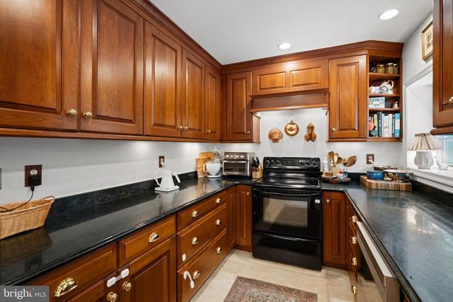 5201 BROOKEWAY DR, Bethesda, MD 20816