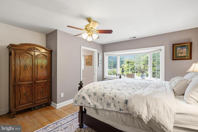5201 BROOKEWAY DR, Bethesda, MD 20816