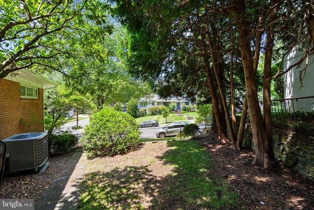 5201 BROOKEWAY DR, Bethesda, MD 20816
