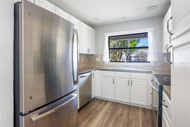 26312 SLEEPY HOLLOW STREET, Sorrento, FL 32776