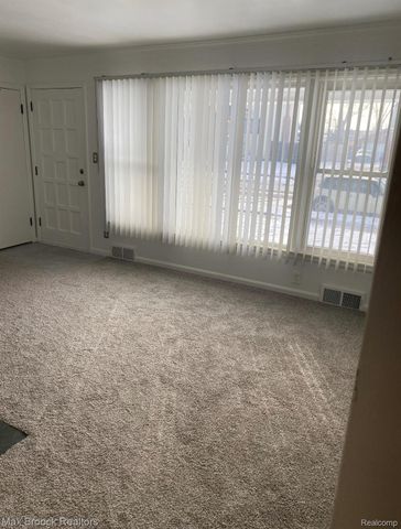 15835 Deerfield Avenue, Eastpointe, MI 48021