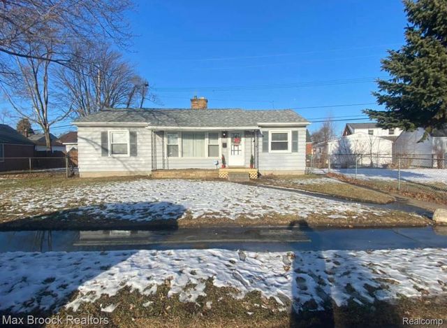 15835 Deerfield Avenue, Eastpointe, MI 48021