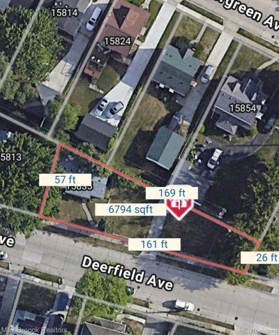 15835 Deerfield Avenue, Eastpointe, MI 48021