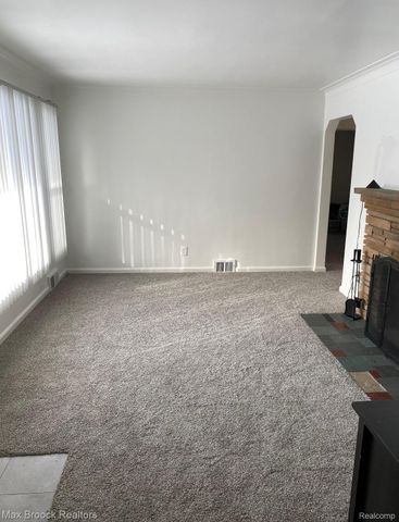 15835 Deerfield Avenue, Eastpointe, MI 48021