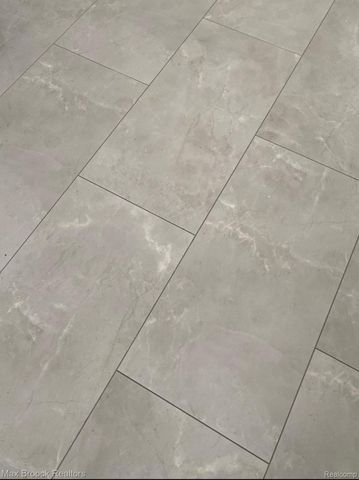 15835 Deerfield Avenue, Eastpointe, MI 48021