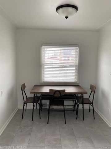 15835 Deerfield Avenue, Eastpointe, MI 48021