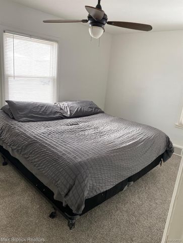 15835 Deerfield Avenue, Eastpointe, MI 48021