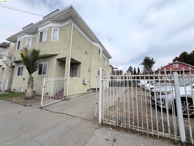 890 31St St, Oakland, CA 94608