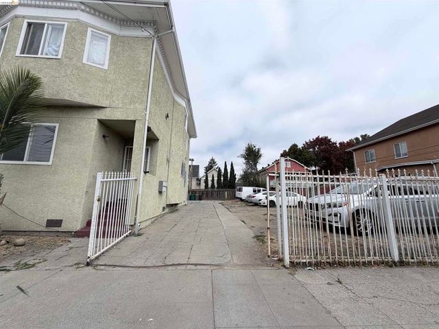 890 31St St, Oakland, CA 94608