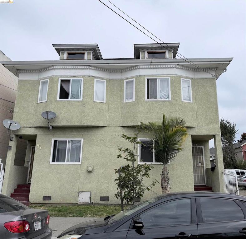890 31St St, Oakland, CA 94608