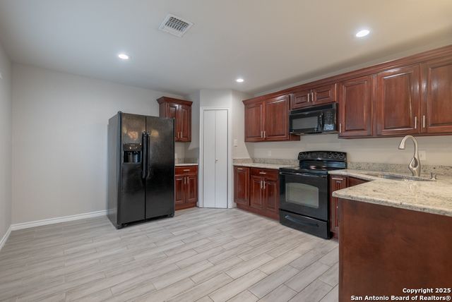 6915 Flatstone Pass, Converse, TX 78109