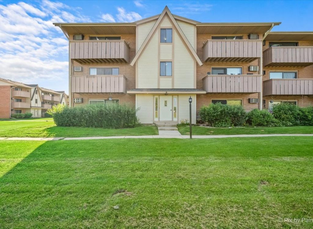 9 Cedar Court 13, Vernon Hills, IL 60061