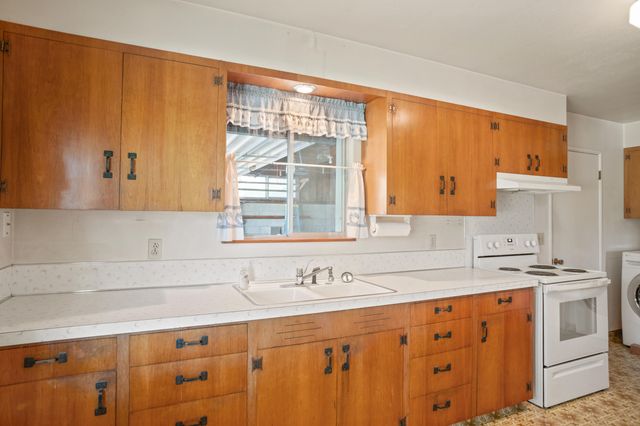 1105 NE Beacon Drive, Grants Pass, OR 97526