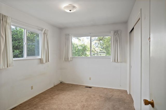 1105 NE Beacon Drive, Grants Pass, OR 97526