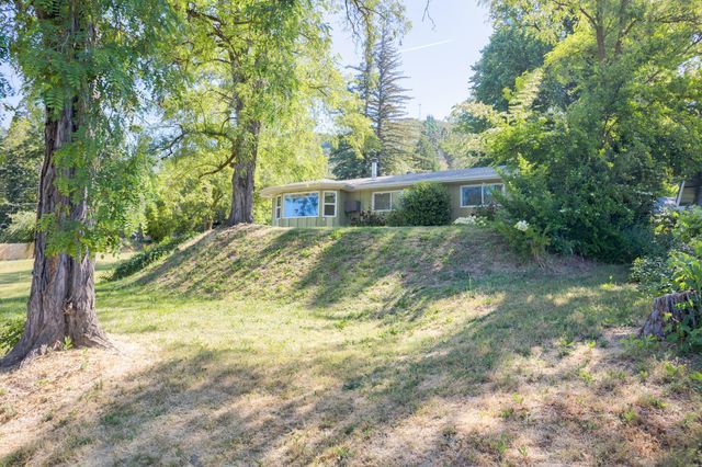 1105 NE Beacon Drive, Grants Pass, OR 97526