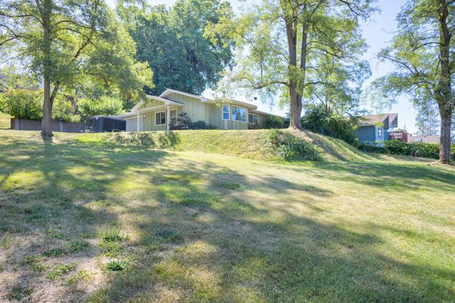 1105 NE Beacon Drive, Grants Pass, OR 97526