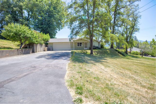 1105 NE Beacon Drive, Grants Pass, OR 97526