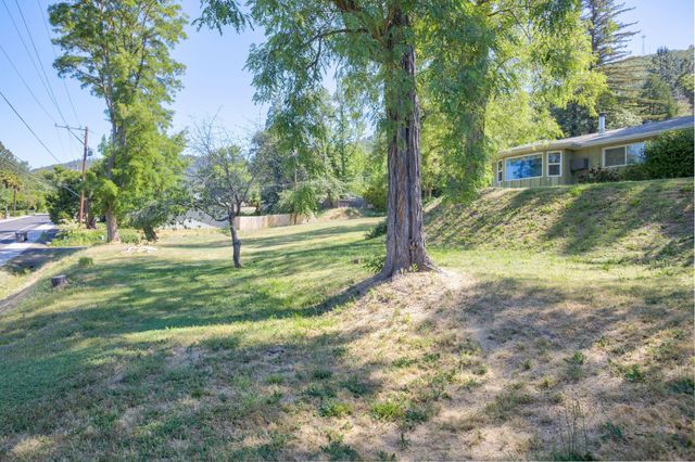 1105 NE Beacon Drive, Grants Pass, OR 97526