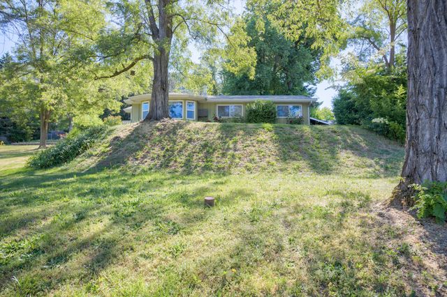 1105 NE Beacon Drive, Grants Pass, OR 97526