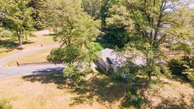 1105 NE Beacon Drive, Grants Pass, OR 97526