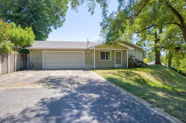 1105 NE Beacon Drive, Grants Pass, OR 97526