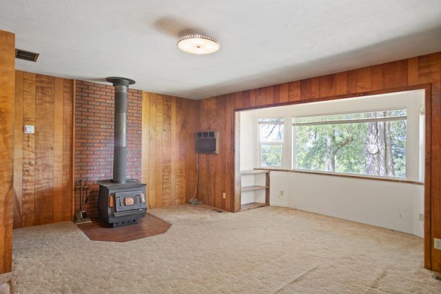 1105 NE Beacon Drive, Grants Pass, OR 97526