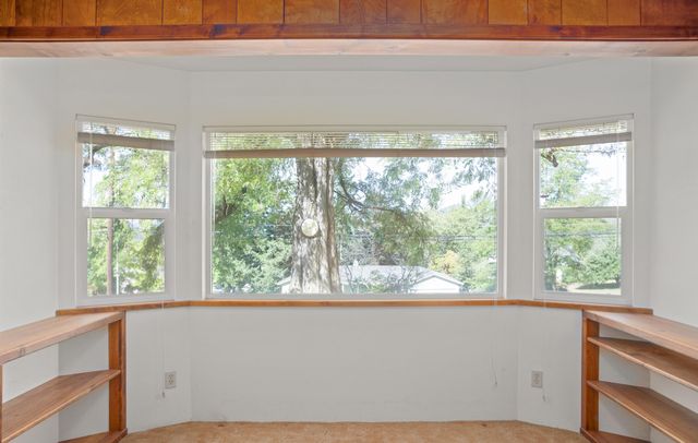 1105 NE Beacon Drive, Grants Pass, OR 97526