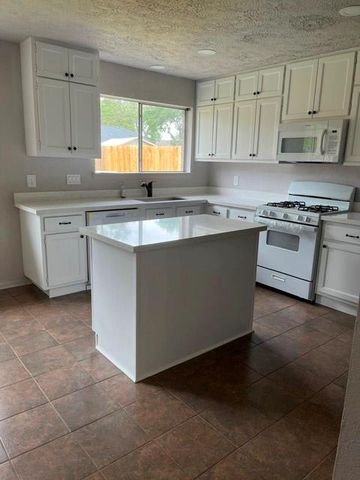 467 Buoy Road, Webster, TX 77598