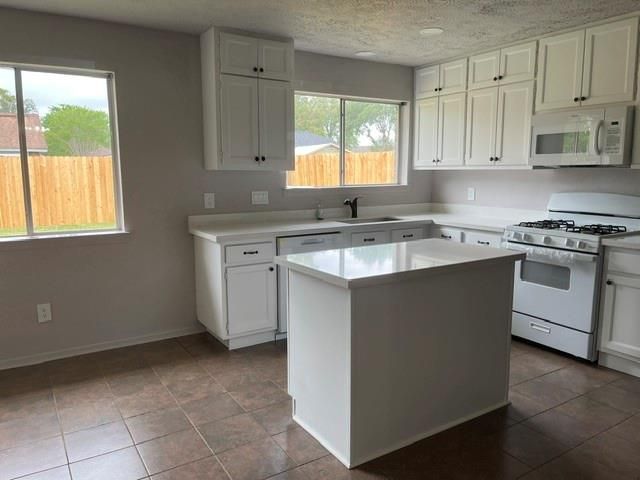 467 Buoy Road, Webster, TX 77598