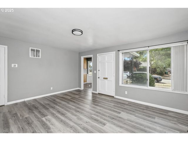 1307 E 5TH St, Newberg, OR 97132