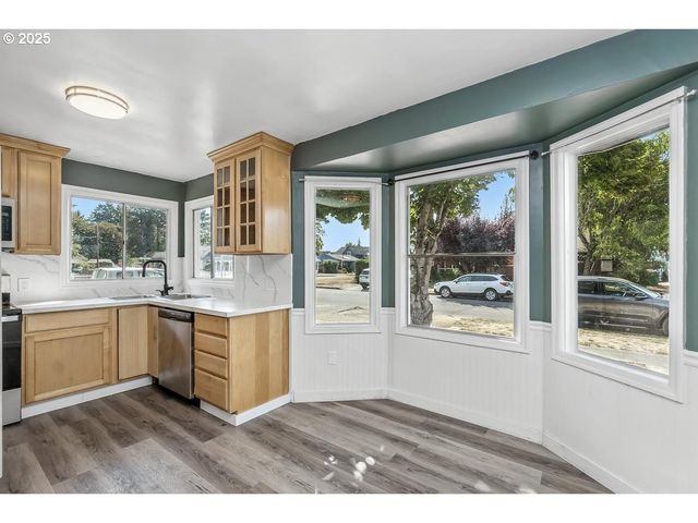 1307 E 5TH St, Newberg, OR 97132