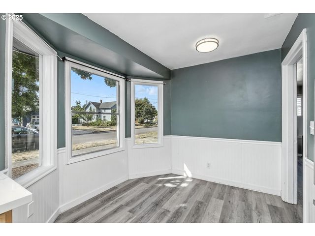 1307 E 5TH St, Newberg, OR 97132