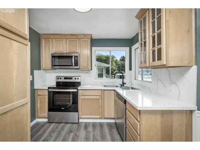 1307 E 5TH St, Newberg, OR 97132