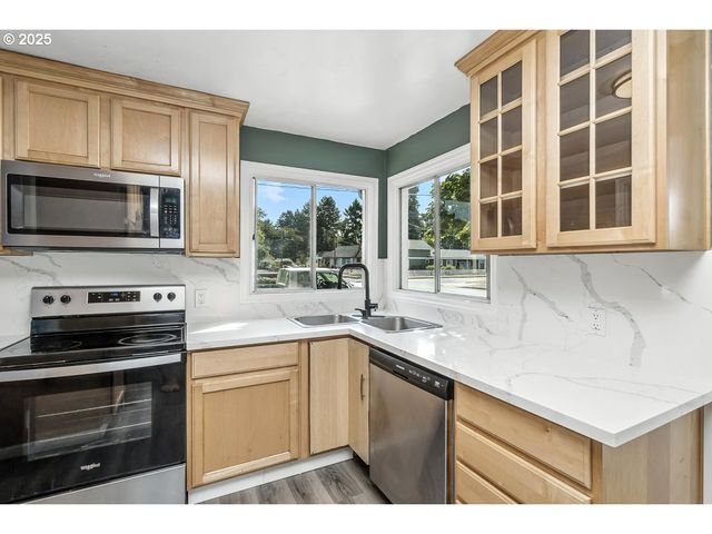 1307 E 5TH St, Newberg, OR 97132