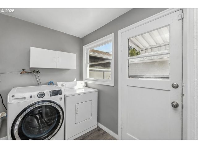 1307 E 5TH St, Newberg, OR 97132