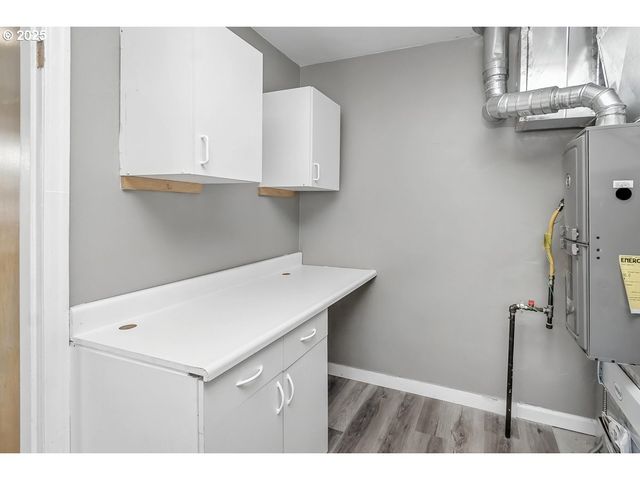 1307 E 5TH St, Newberg, OR 97132