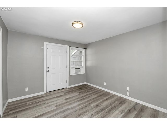 1307 E 5TH St, Newberg, OR 97132