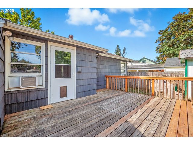 1307 E 5TH St, Newberg, OR 97132