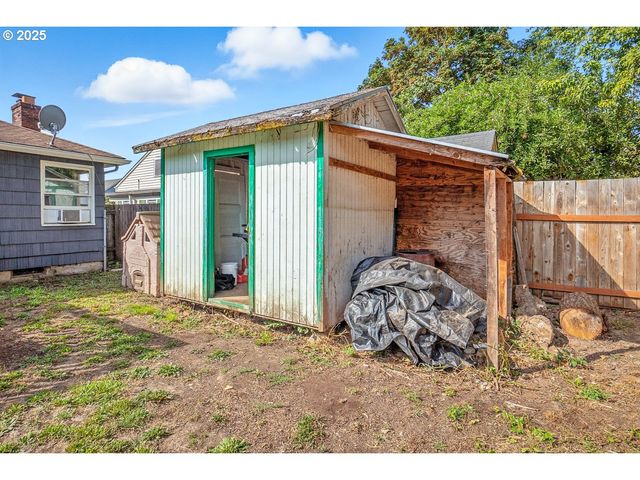 1307 E 5TH St, Newberg, OR 97132