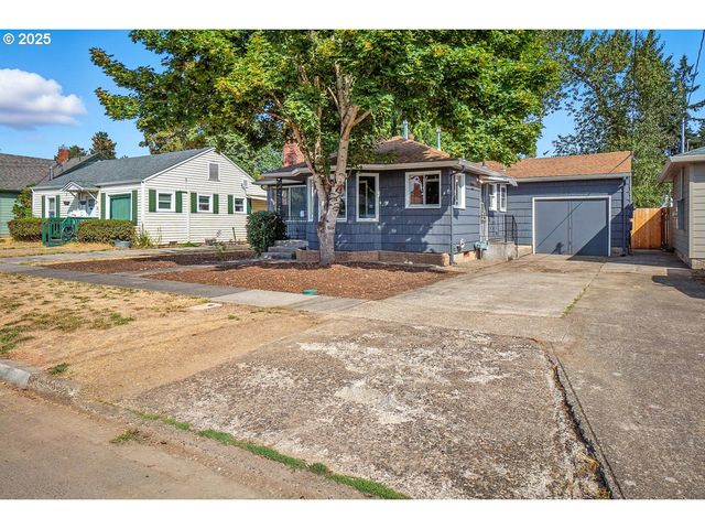 1307 E 5TH St, Newberg, OR 97132