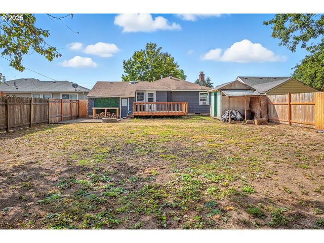 1307 E 5TH St, Newberg, OR 97132