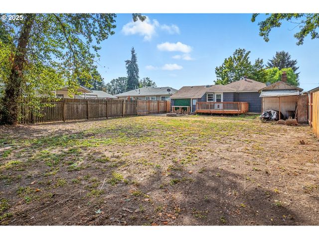 1307 E 5TH St, Newberg, OR 97132