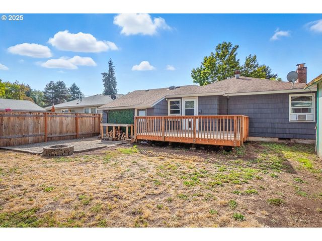 1307 E 5TH St, Newberg, OR 97132