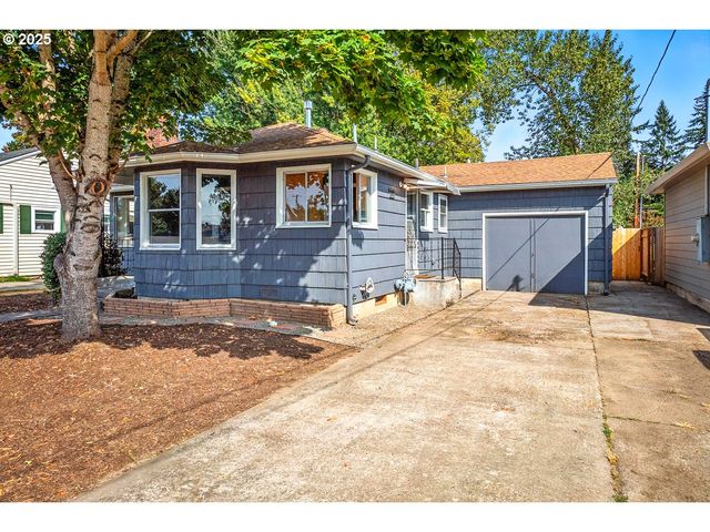 1307 E 5TH St, Newberg, OR 97132